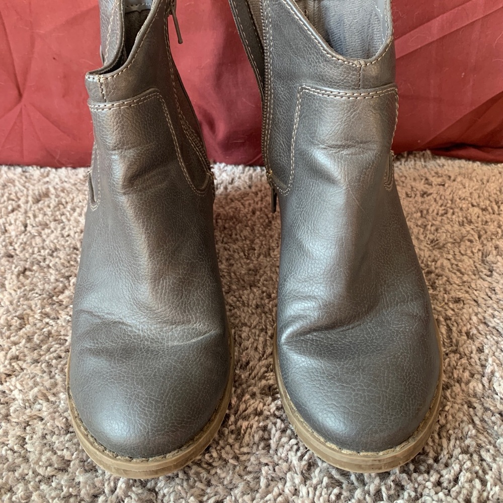 Boots - Picture 2 of 6